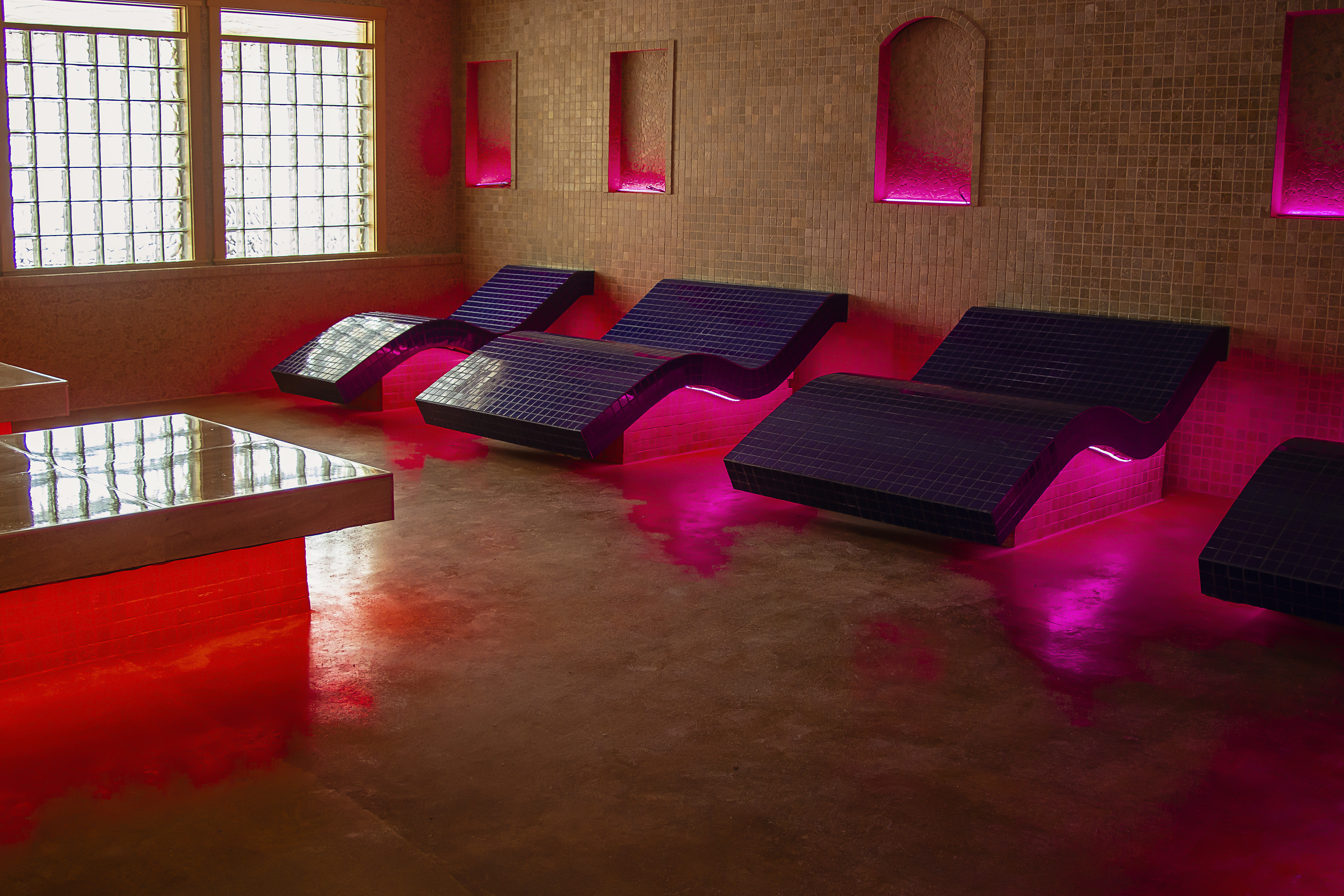 relax room in pink