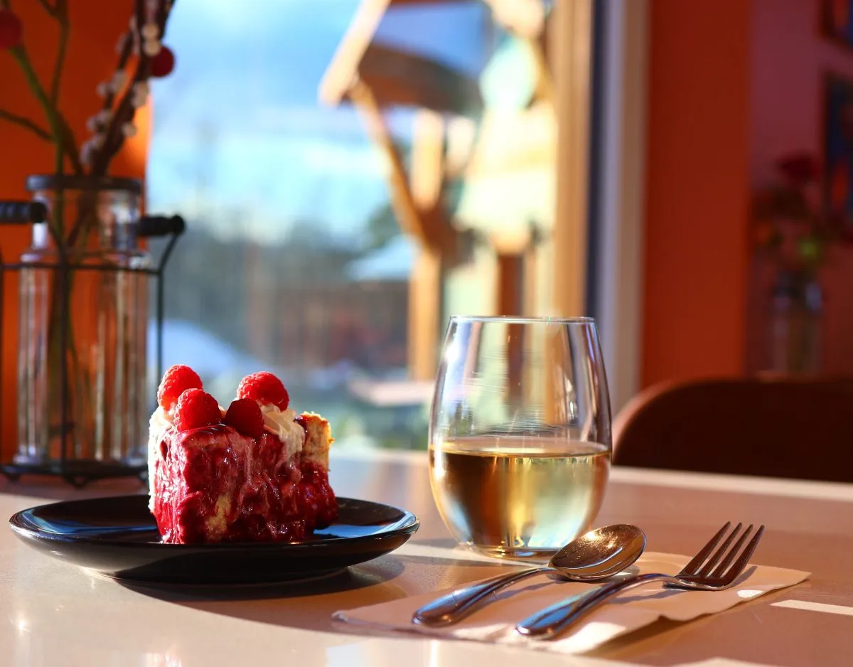 slice of cake and a glass of tea